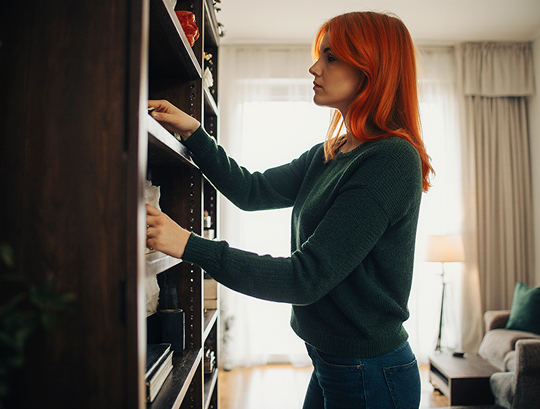 Haushaltshilfe Netphen reinigt helles Wohnzimmer